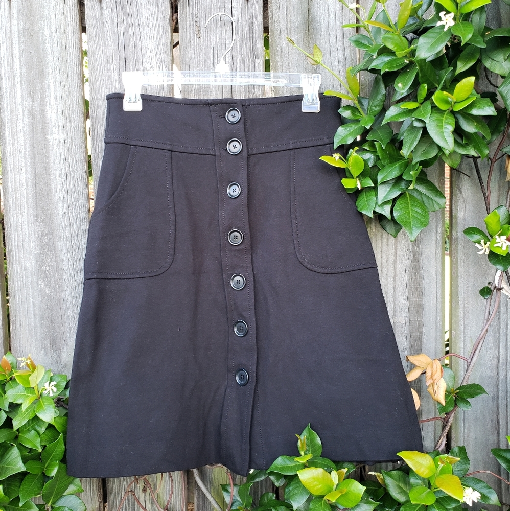 Black button up Banana Republic skirt with pockets